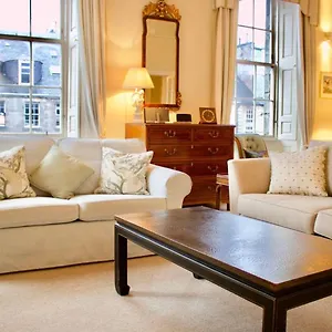 Apartment Period On Castle Street, Edinburgh