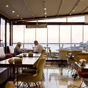 hotel-broken-column.istanbul-turkeyhotels.com/
